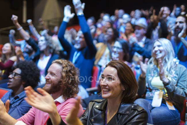Smiling, happy audience clapping — Stock Photo