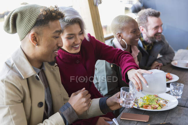 Smiling young couple dining at restaurant outdoor cafe — Stock Photo