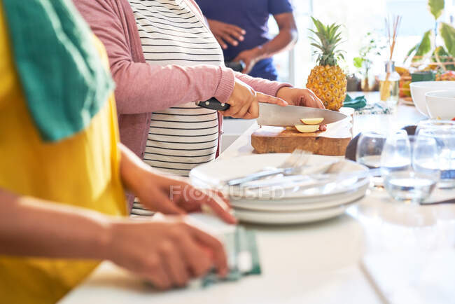 Meeting old friends for dinner — Stock Photo