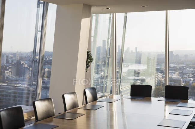 Modern conference room overlooking sunny city — Stock Photo