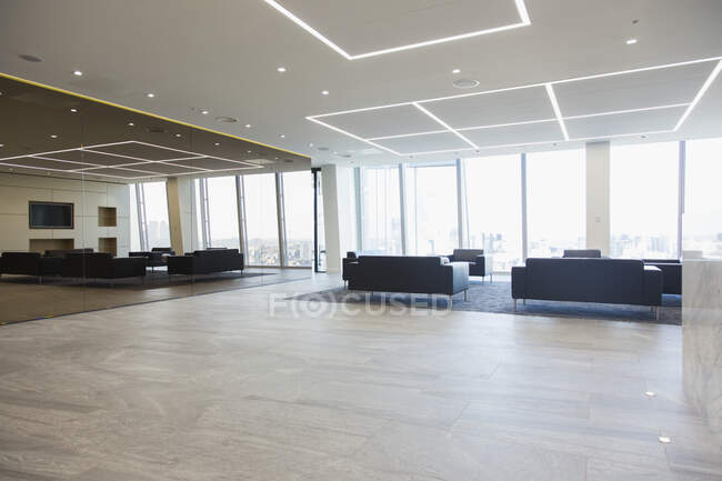 Empty lobby de escritório de negócios urbano — Fotografia de Stock