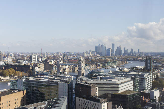 Вид на солнечный город, Лондон, Великобритания — стоковое фото