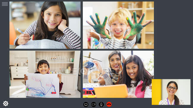 Teacher and students video conferencing during COVID-19 quarantine — Stock Photo
