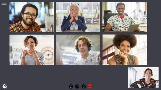 Creative business team video conferencing during COVID-19 quarantine — Stock Photo