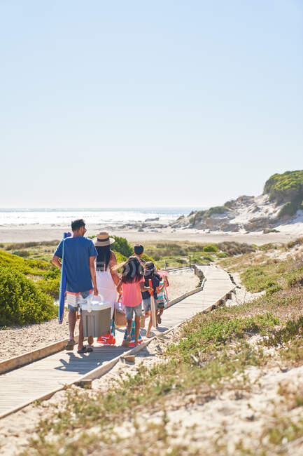 Family walking on sunny beach boardwalk, Cape Town, South Africa — Stock Photo
