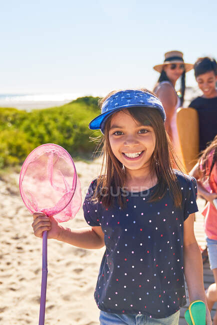 Happy family outside in sunny beach — Stock Photo