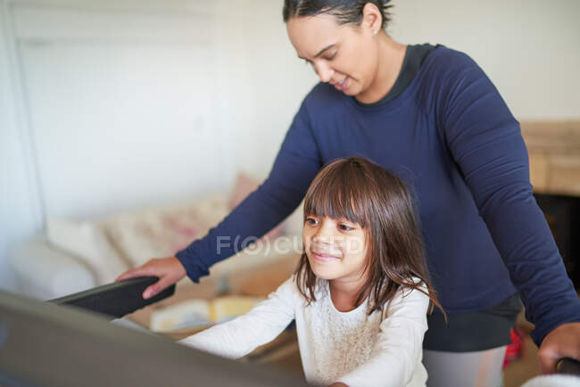 Mother and daughter on treadmill — Stock Photo