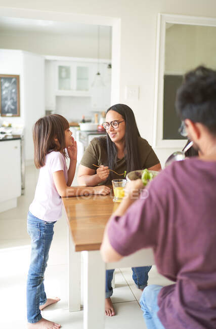 Mother and daughter talking at lunch table — Stock Photo
