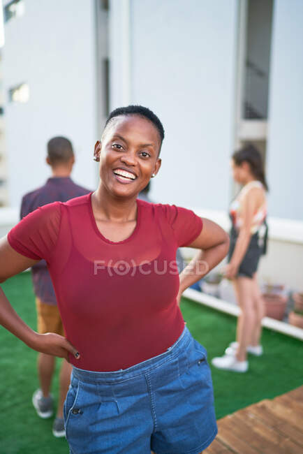 Portrait confident carefree young woman — Stock Photo