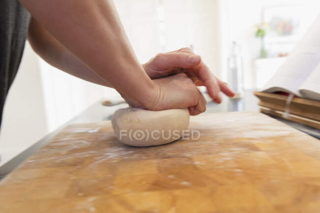 Close up woman kneading dough — Stock Photo