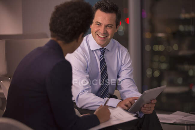 Reunião de empresários no escritório — Fotografia de Stock