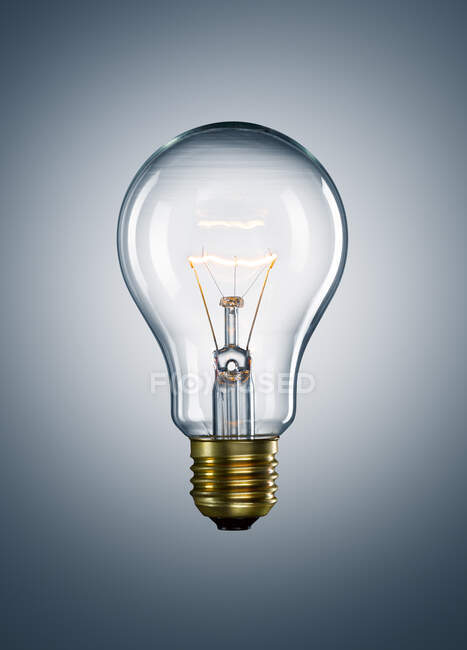 Close-up de lâmpada luminosa iluminada — Fotografia de Stock