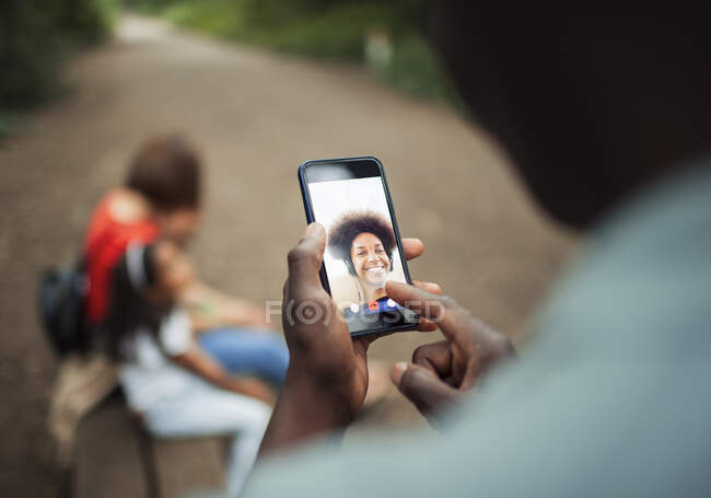 Man video chatting with woman on smart phone screen — Stock Photo