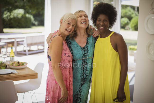 Портрет щасливих літніх жінок. — стокове фото