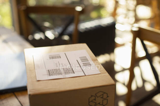 Close up shipping label on box — Stock Photo