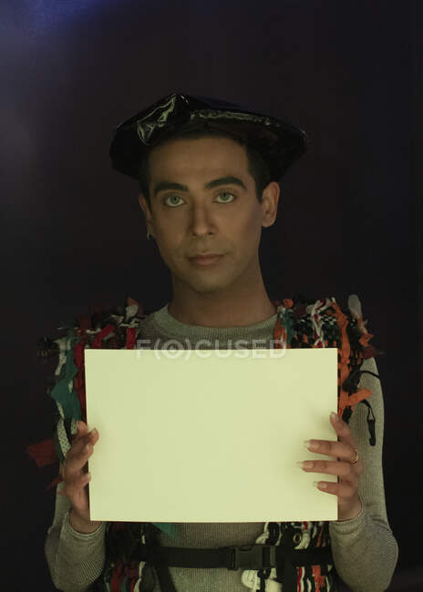 Portrait fashionable young man holding blank sign — Stock Photo