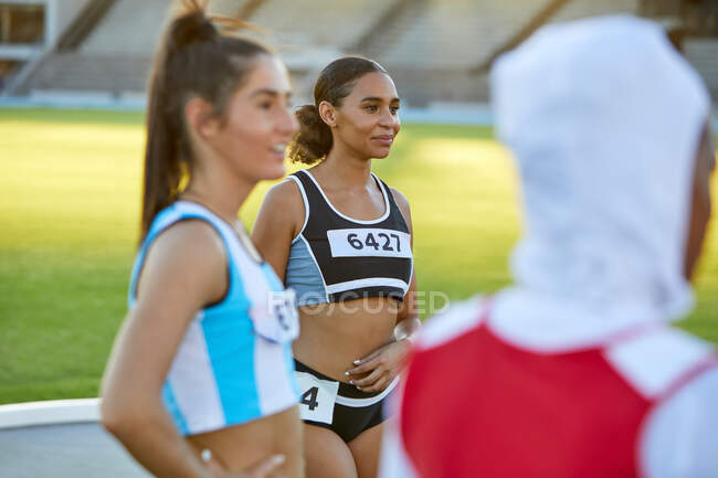 Female track and field athletes preparing for competition — Stock Photo