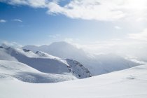 Montagnes enneigées dans les Alpes françaises, France — Photo de stock