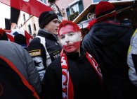 22. januar 2011. Österreich, kitzbühel, abfahrtsweltcup. Unterstützer versammeln sich auf der Straße — Stockfoto