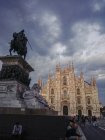 September 6, 2016. Italy, Milan, Piazza del Duomo. People near Victory statue — Stock Photo