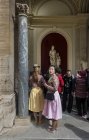 18 marzo 2017. Roma, Museo Vaticano. Gruppo di turisti vicino a statue — Foto stock