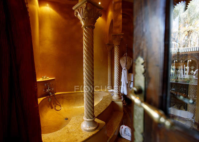 Marruecos, Marrakech, Marrakech hotel. Cuarto de baño interior - foto de stock