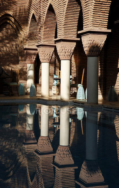 Morocco, Marrakesh, Marrakech hotel. Reflections in swimming pool — Stock Photo