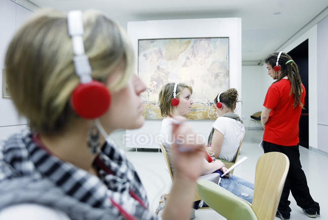 May 3, 2011. Milan, Museo del Novecento. People in headphones at public gallery — Stock Photo