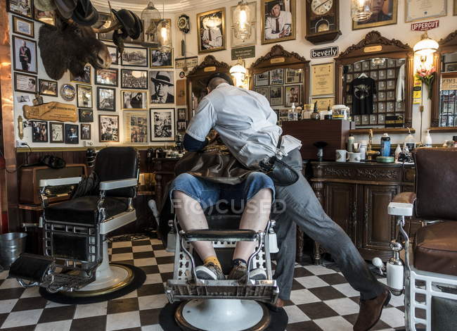 20 juin 2017. Norvège, Stavanger. Barbering dans le salon de coiffure Fevang Brothers — Photo de stock