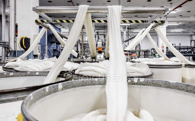 1 marzo 2017. Italia, Valle Mosso, Biella, Reda 1865 fabbrica tessile. Processo di produzione della lana — Foto stock