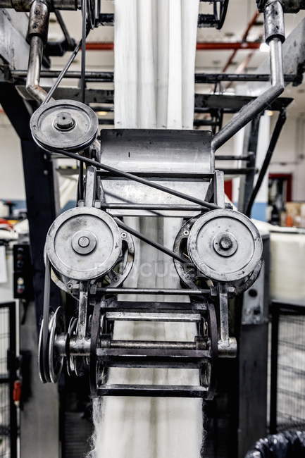 Macchine per la produzione di lana sul posto di lavoro. Fabbrica tessile in Italia — Foto stock