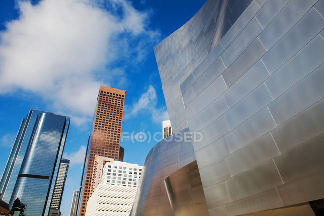 Los angeles - juli 26: walt disney concert hall in los angeles, ca am juli 26, 2015. — Stockfoto