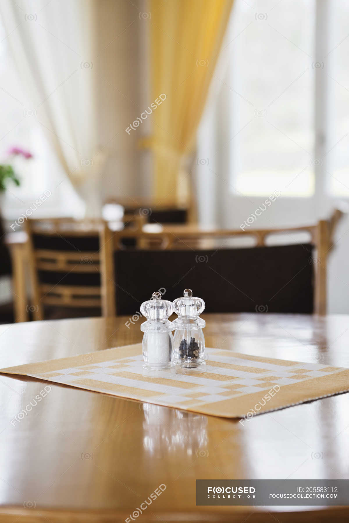 dining table salt and pepper