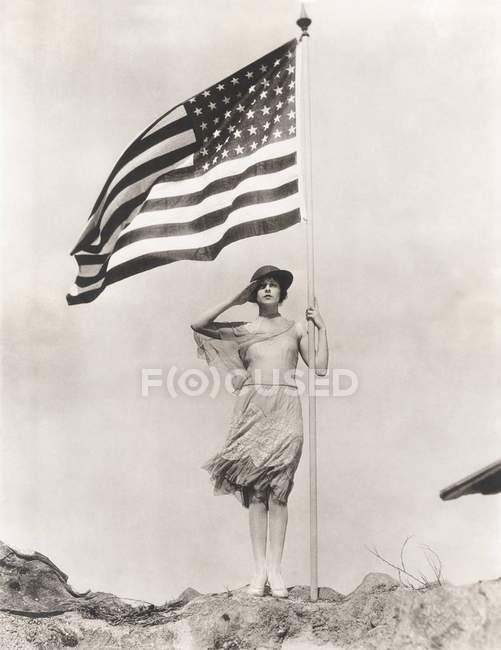 Donna con bandiera americana — Foto stock