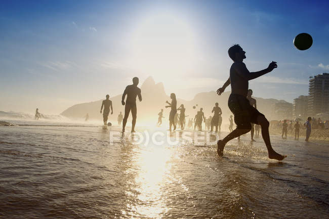 Silhuetas Brasileiras Jogando Altinho Beach Football Rio — Fotografia de Stock