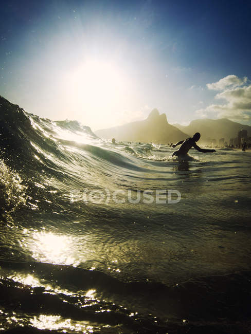 Praia de Ipanema Rio de Janeiro Brasil Ondas de Surf — Fotografia de Stock
