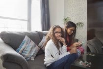 Sisters sitting in the living room spending quality time together. — Stock Photo