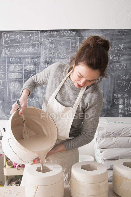 A ceramic artist is slipcasting ceramics in a pottery workshop. — Stock Photo