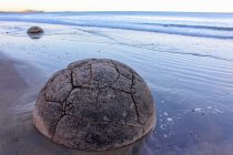 New Zealand, South Island, Moeraki, Boulders on sea shore — Stock Photo
