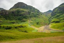 United Kingdom, Scotland, Highland, Ballachulish, Glencoe landscape with green mountains — Stock Photo