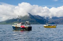 United Kingdom, Scotland, Highland, Isle of Skye, ships in the port of Elgol — Stock Photo