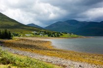 Reino Unido, Escocia, Highland, Isla de Skye, Loch Ainort - foto de stock