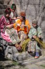Donne in abiti tradizionali preparativi per la festa di Pasqua, Armenia — Foto stock