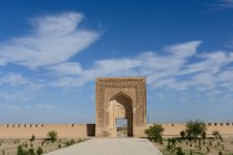 Узбекистан, Navoiy провінції, Nurata район, арка — стокове фото