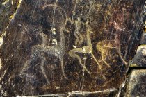 Узбекистан, Навоийская область, Нурота, рисунки скал бронзового века в ущелье Сармиш — стоковое фото