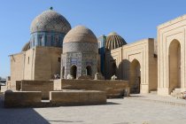 Veduta della facciata del tempio in Uzbekistan, provincia di Samarcanda, Samarcanda, patrimonio culturale mondiale dell'UNESCO — Foto stock