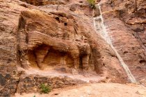 Jordanie, gouvernement Ma'an, district de Petra, mur de pierre de la ville rocheuse légendaire de Petra — Photo de stock