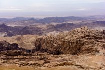 Jordania, Aqaba Gouvernement, Wadi Rum, Wadi Rum es una meseta alta del desierto en el sur de Jordania . - foto de stock