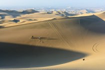 High sand dunes with incidental people near Huacachina oasis, Ica, Peru. — Stock Photo