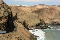 Peru, Arequipa, La Punta, No Peru, a estrada Panamericana corre ao longo da costa do Pacífico — Fotografia de Stock